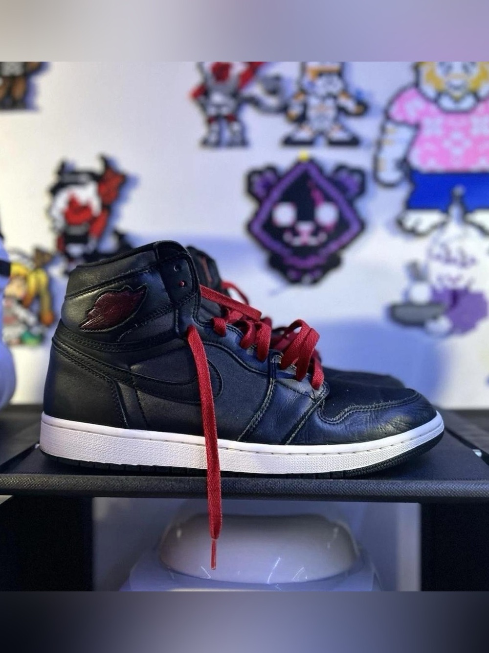 Size 12 Men’s Nike Air Jordan 1 Satin Bred Used Sneakers Retro